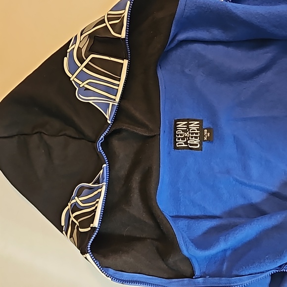 Toronto Leafs Peepin & Creepin Hoodie - Picture 7 of 12